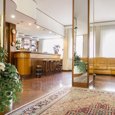 Hotel Mantegna Мантуя Экстерьер фото