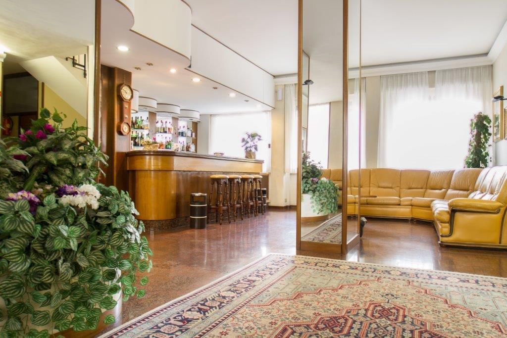 Hotel Mantegna Мантуя Экстерьер фото