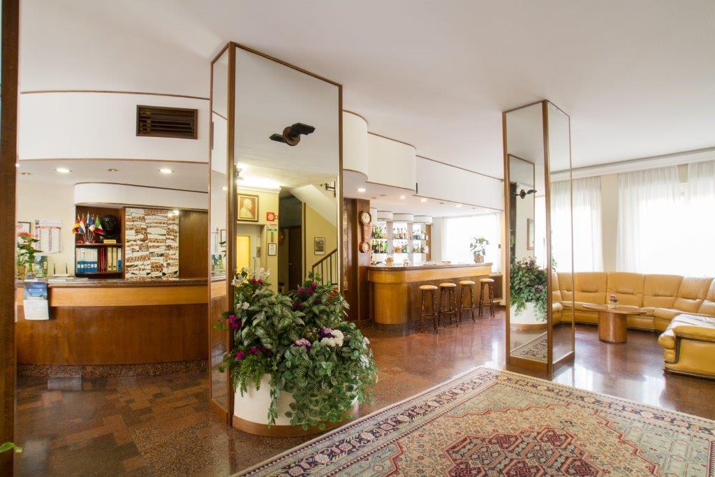Hotel Mantegna Мантуя Экстерьер фото