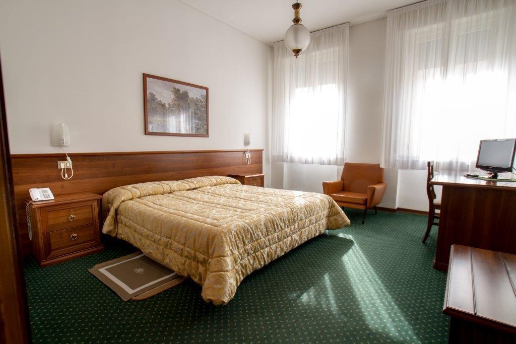 Hotel Mantegna Мантуя Экстерьер фото