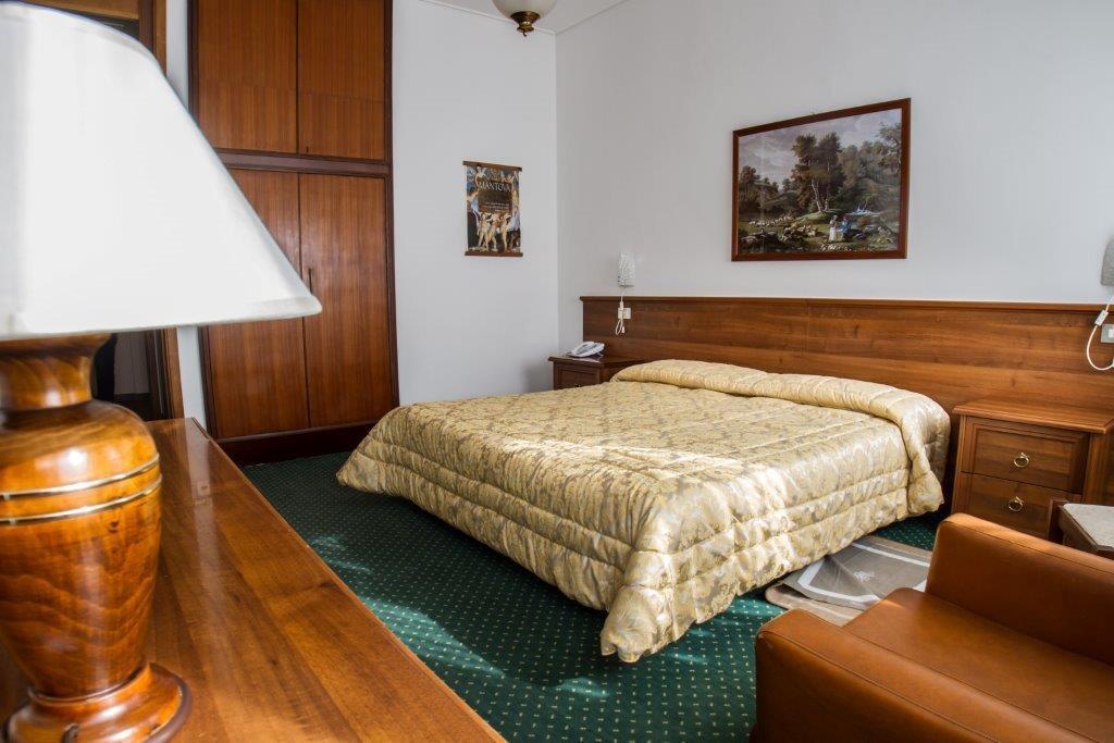 Hotel Mantegna Мантуя Экстерьер фото