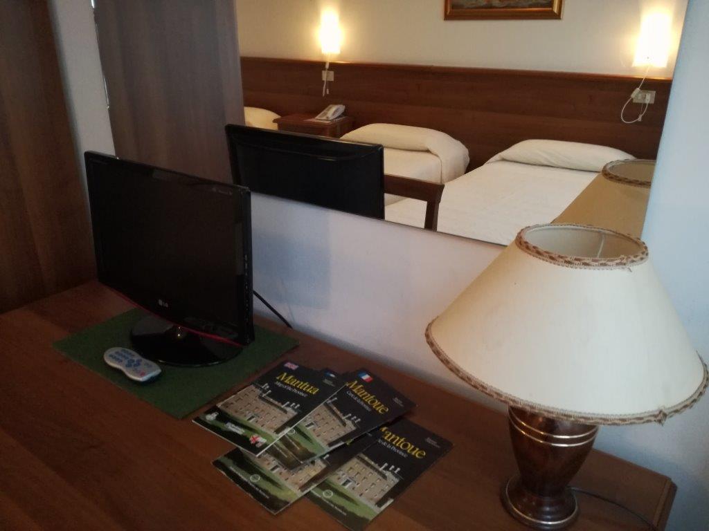 Hotel Mantegna Мантуя Экстерьер фото