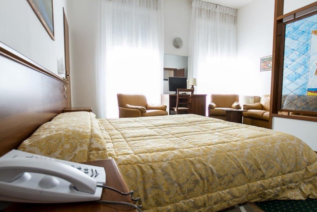 Hotel Mantegna Мантуя Экстерьер фото