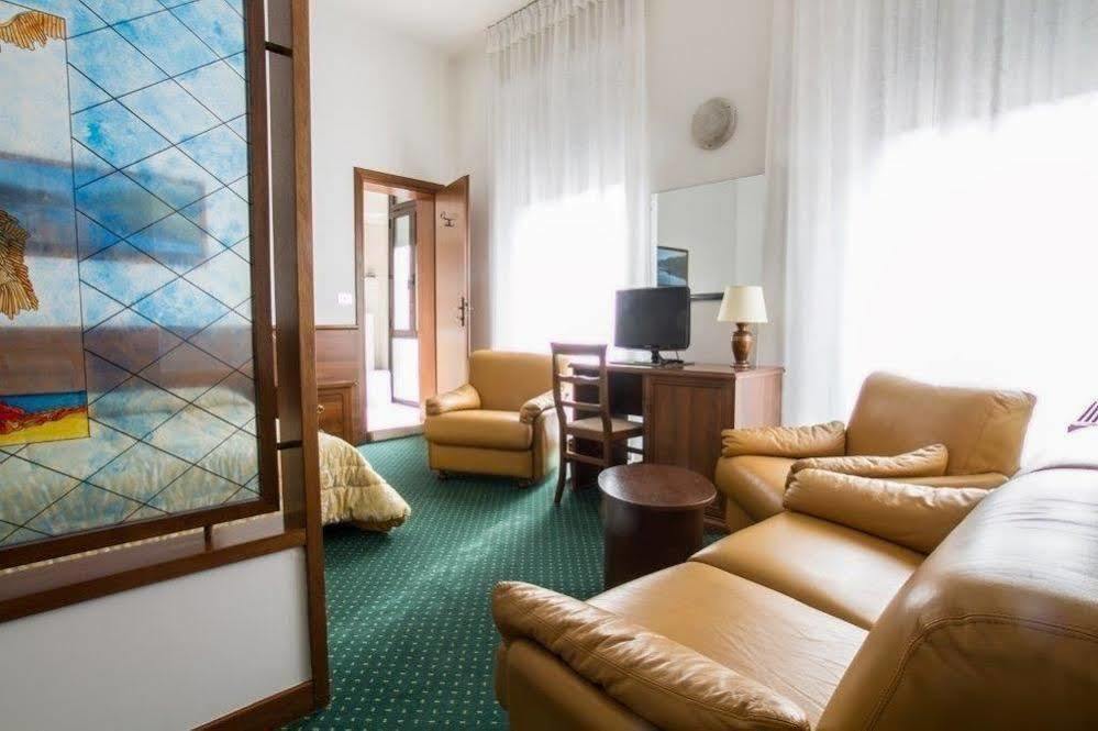 Hotel Mantegna Мантуя Экстерьер фото