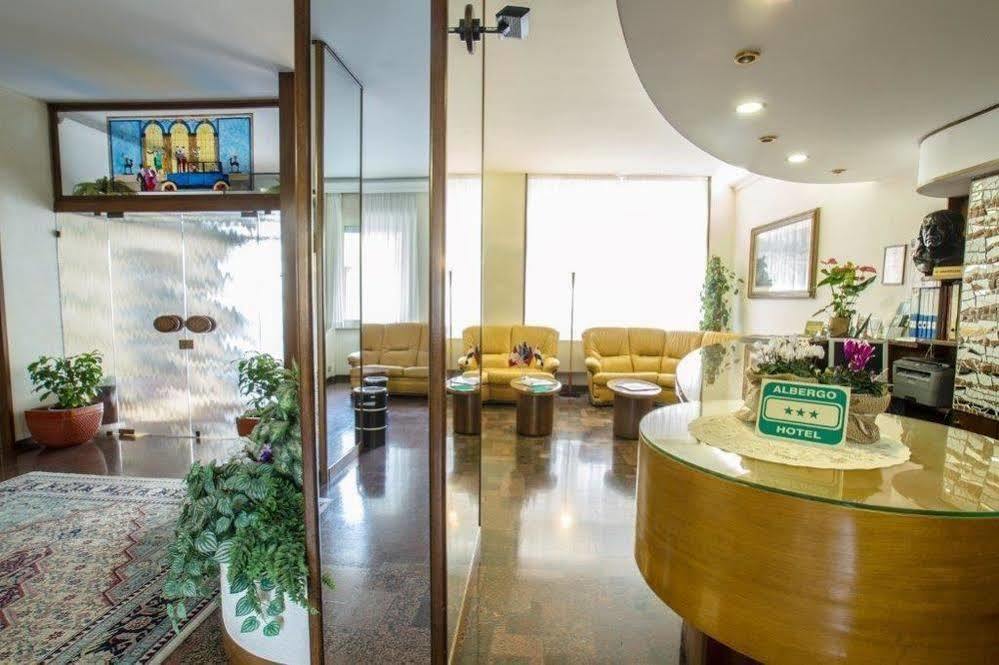 Hotel Mantegna Мантуя Экстерьер фото